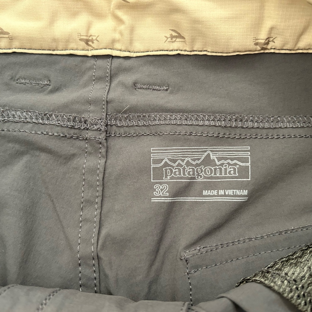 Patagonia Hybrid board shorts, 33 - Picture 3 of 3